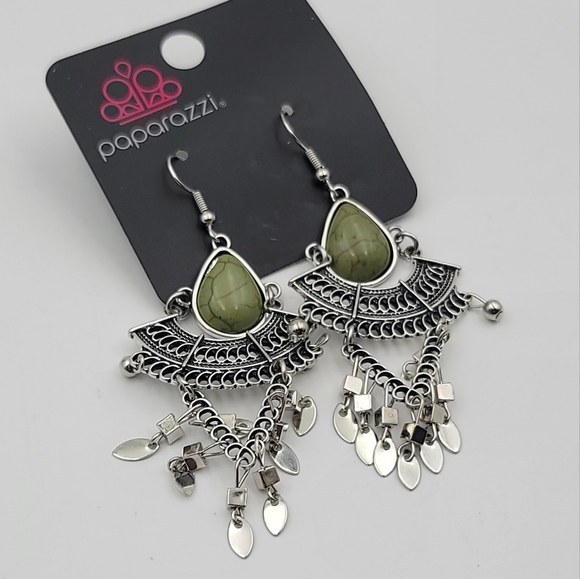 Paparazzi vintage vagabond green dangling earrings - Picture 3 of 4